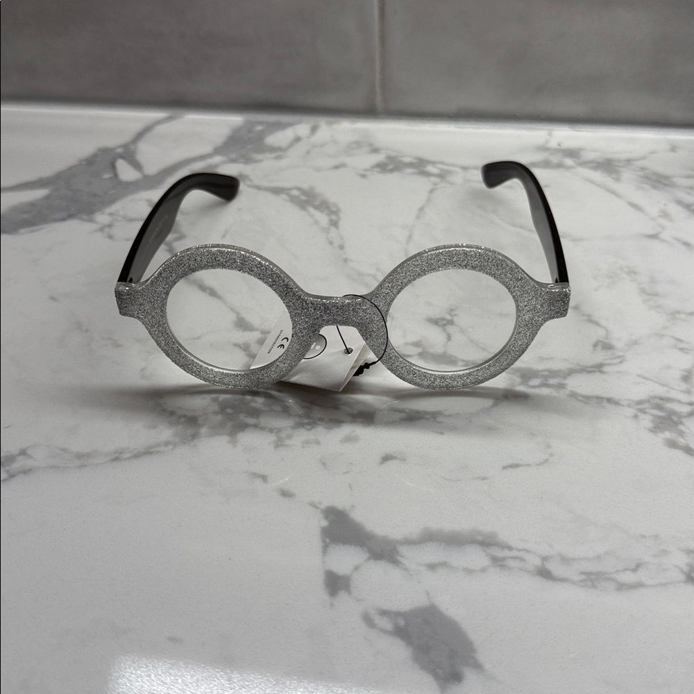 White and black sparkly Minions glasses small new